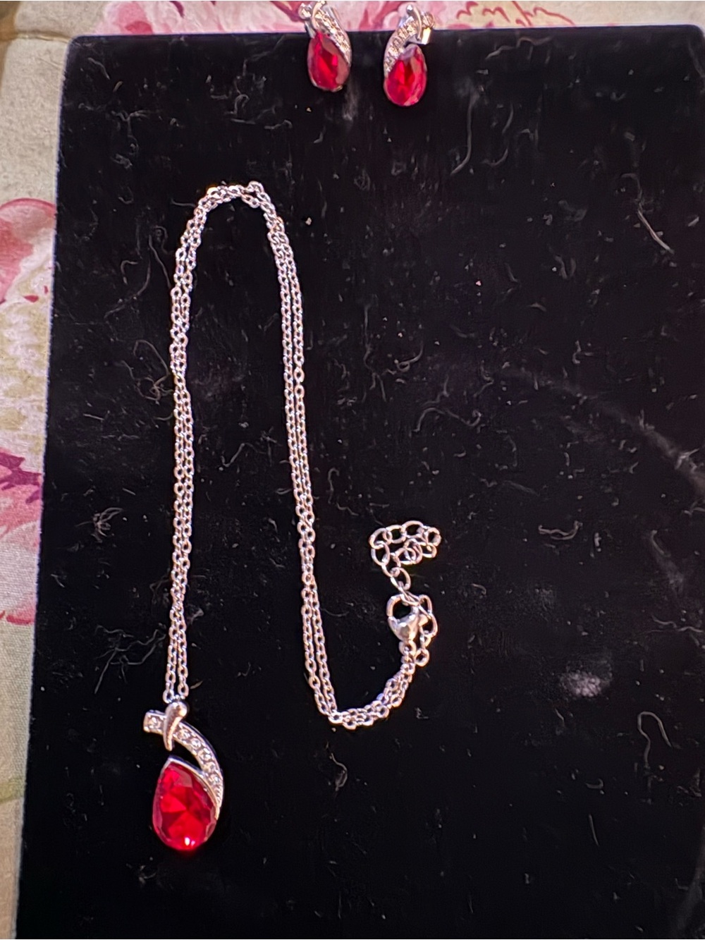 Classic Red Teardrop Pendant Necklace and Earrings Set